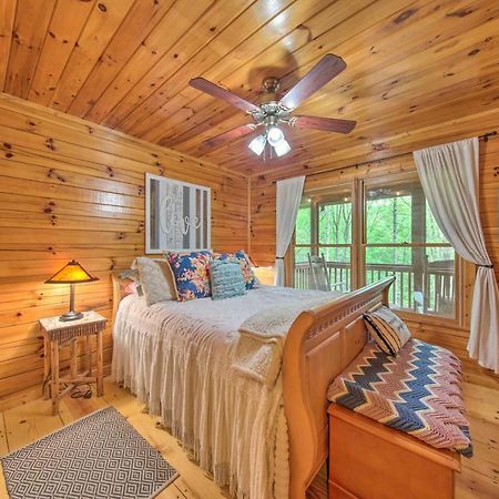 Peaceful Blue Ridge Cabin With Decks And Fire Pit エクステリア 写真