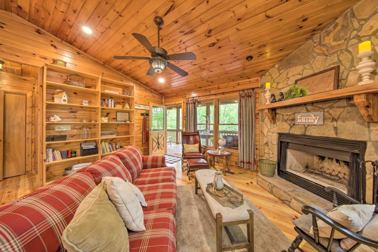 Peaceful Blue Ridge Cabin With Decks And Fire Pit エクステリア 写真
