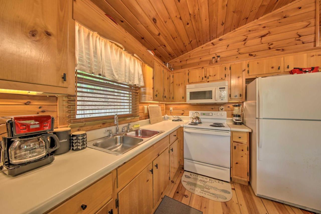 Peaceful Blue Ridge Cabin With Decks And Fire Pit エクステリア 写真