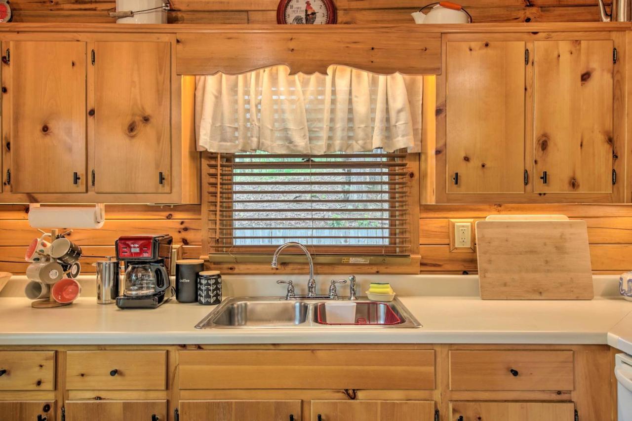 Peaceful Blue Ridge Cabin With Decks And Fire Pit エクステリア 写真