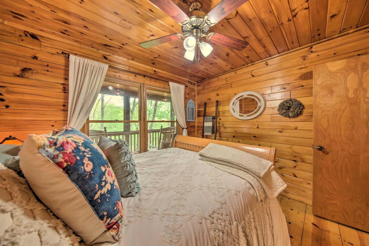 Peaceful Blue Ridge Cabin With Decks And Fire Pit エクステリア 写真