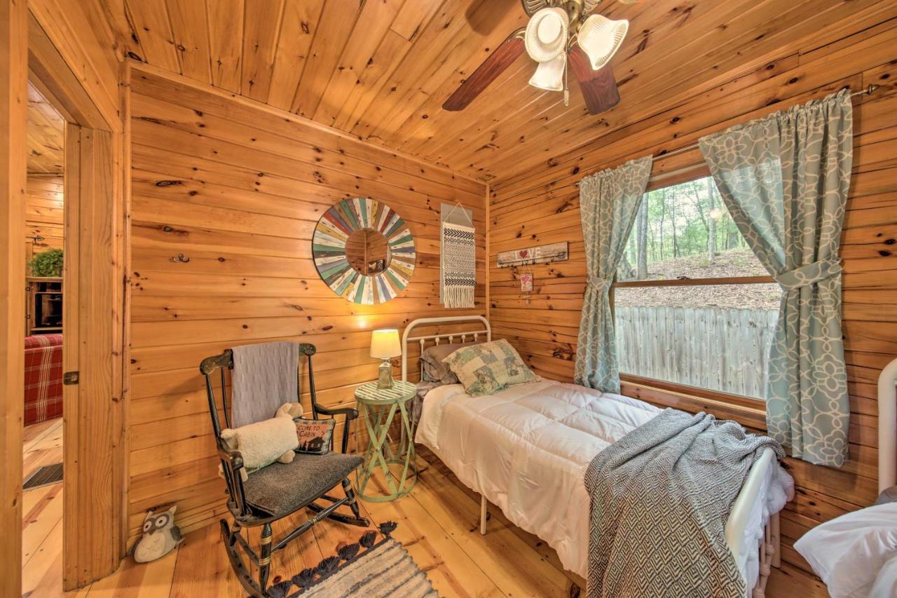 Peaceful Blue Ridge Cabin With Decks And Fire Pit エクステリア 写真