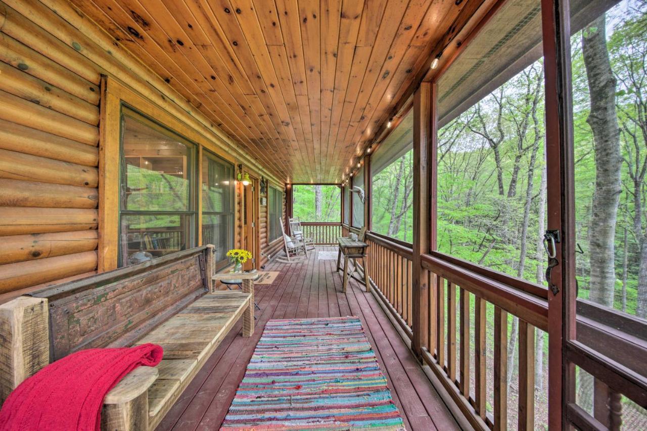 Peaceful Blue Ridge Cabin With Decks And Fire Pit エクステリア 写真