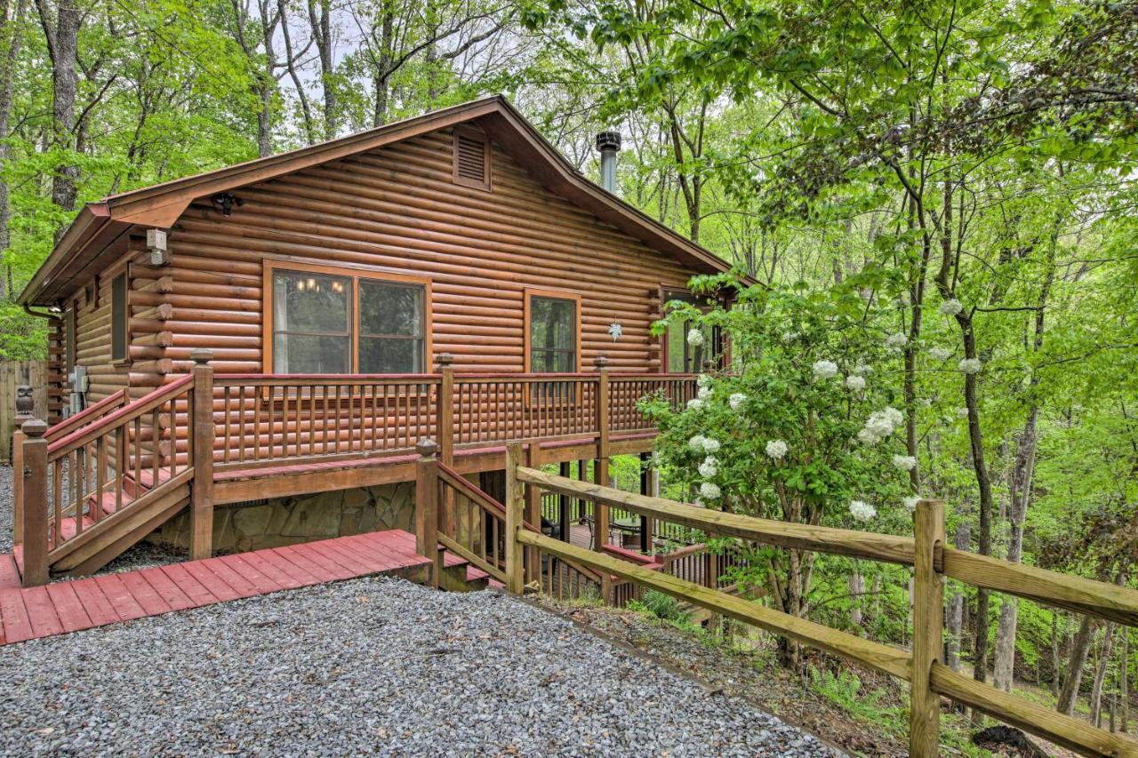 Peaceful Blue Ridge Cabin With Decks And Fire Pit エクステリア 写真
