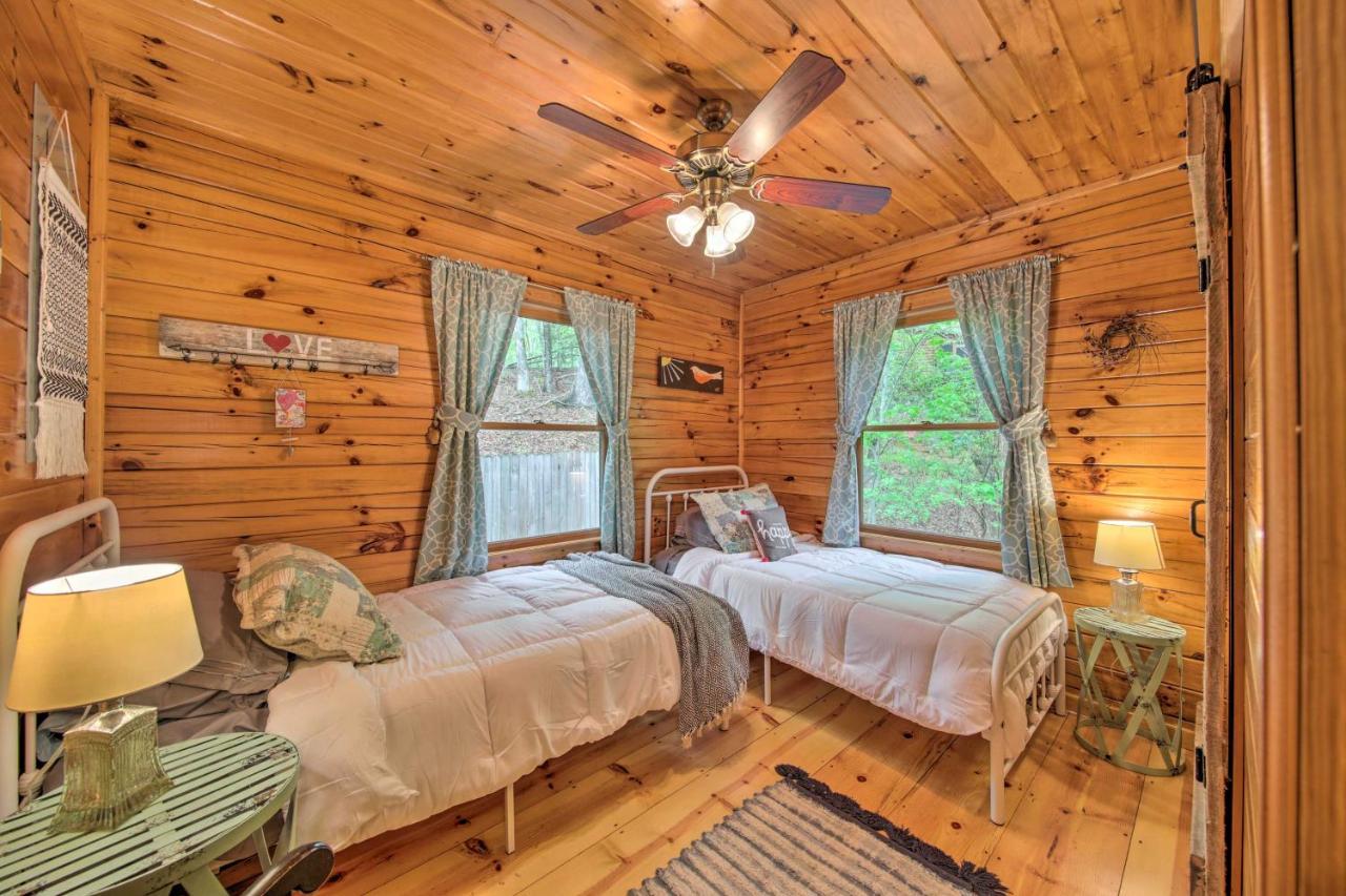 Peaceful Blue Ridge Cabin With Decks And Fire Pit エクステリア 写真