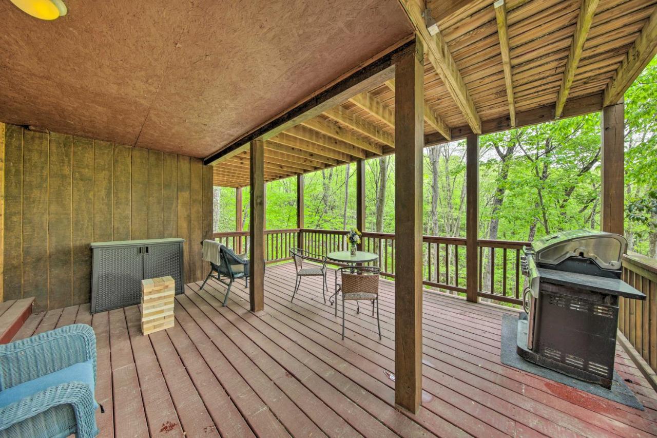 Peaceful Blue Ridge Cabin With Decks And Fire Pit エクステリア 写真